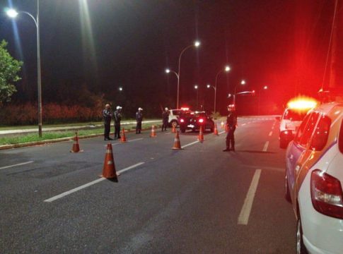 Embriagado faz zigue-zague na Afonso Pena, agride guardas e é preso em Campo Grande