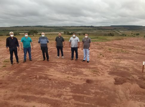 Dr. Lidio visita futuras instalações de indústrias de fecularia conquistada para Iguatemi