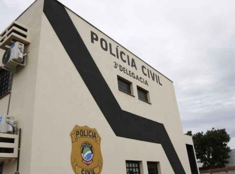 Motociclista é agredido com socos após mostrar órgão genital para mulher em ponto de ônibus