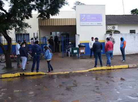 Iguatemi “esvazia geladeira” e vacina pessoas de 25 a 33 anos