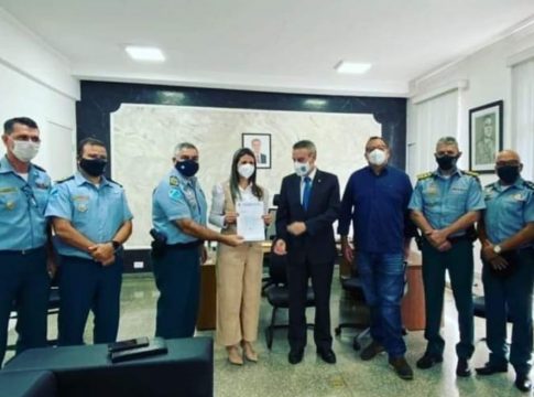 Deputado Paulo Corrêa recebe prefeito Bandeira e vereadora Ligia e apoia ações da PM em Amambai