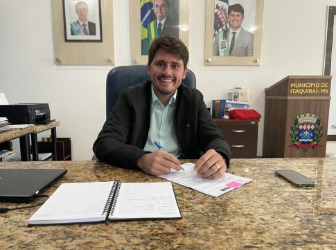Thalles paga metade do décimo terceiro nesta quinta-feira (24) e salários referentes a junho dia 30