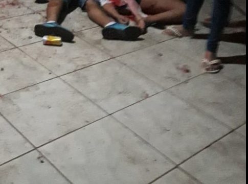 Pistoleiros atiram mais de 60 vezes e matam 3 pessoas durante festa na fronteira