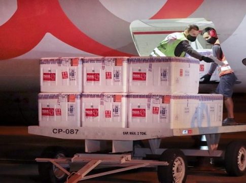 Governo do Estado recebe novo lote com 51.500 doses de vacina contra Covid-19 nesta quinta-feira