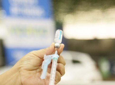 Saúde amplia vacinação contra Covid para pessoas com 44 anos nesta sexta-feira