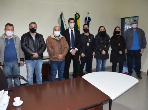 Delegado de Polícia Civil de Iguatemi apresenta os novos policiais ao prefeito Dr. Lídio