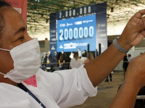 MS já vacinou 70% da população adulta com pelo menos 1 dose contra Covid-19