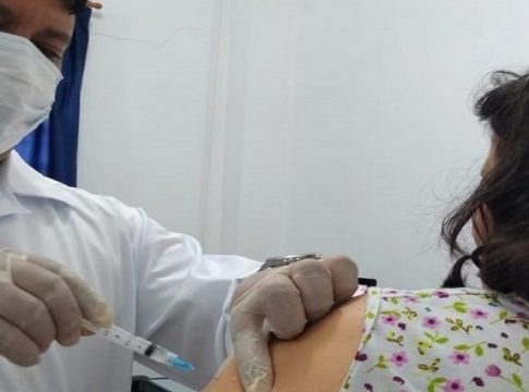 Em três dias, mais de 54 mil pessoas foram imunizadas na fronteira com a vacina da Janssen