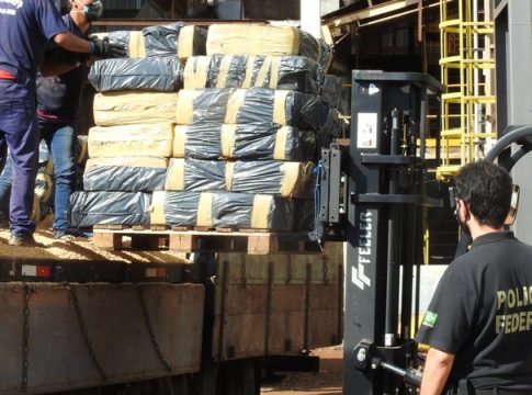 Defron e DOF incineram mais de 30 toneladas de maconha em Dourados