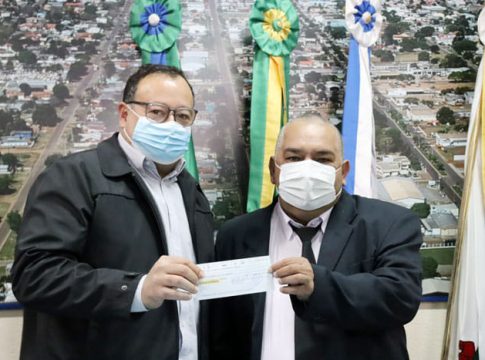 Valter Brito faz a maior devolução de recursos durante um só ato da história da Câmara de Vereadores de Amambai