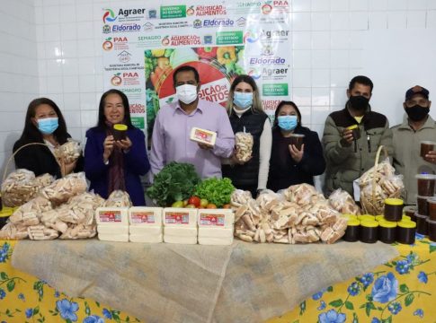 10 agricultores familiares de Eldorado entregam produtos no PAA