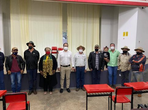 Ação dos vereadores Neguinha, Pinduca e Raul garante entrega de 90 toneladas de calcário