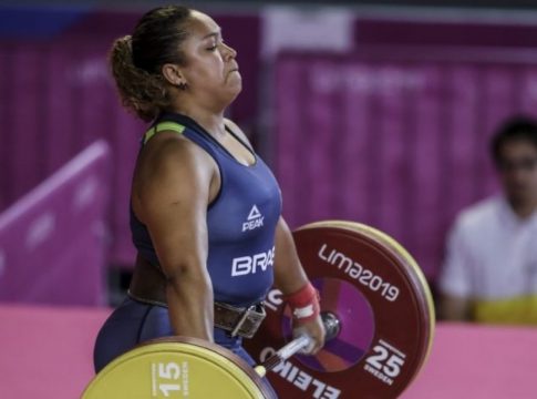 Jaqueline Ferreira fica em 4º em seu grupo e fica fora do pódio no levantamento de peso
