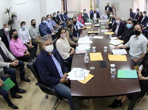 Em reunião com secretários, Reinaldo Azambuja pede esforço concentrado para cumprimento dos contratos de gestão