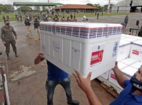 Mato Grosso do Sul recebe novos lotes com 109.750 doses de vacinas contra Covid nesta sexta-feira e sábado