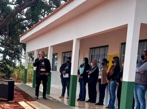 Prefeito Paulão entrega duas salas de aula na escola da Missão Evangélica