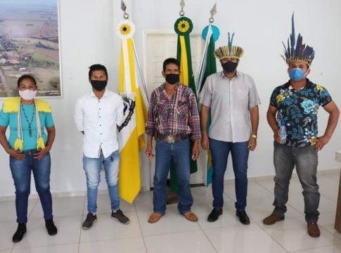 Prefeito Léo recebe lideranças da Aldeia Cerrito em Eldorado