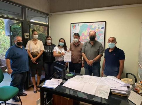 Vereadores de Eldorado apresentam em Campo Grande projeto de estacionamento para escola