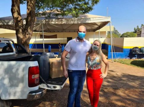 Vereadora Juliana entrega 5 mil máscaras e 150 litros de álcool 70 para Saúde de Iguatemi