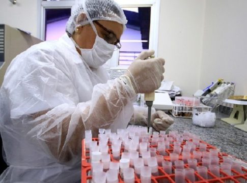 Agosto tem queda de 34% do número de casos de covid em relação a julho