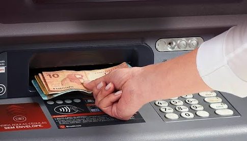 Pagamento do salário dos servidores será depositado nesta quarta pela Prefeitura de Amambai