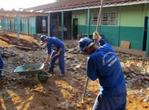 Governo economiza milhões com trabalho prisional em obras públicas