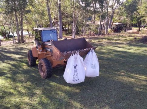 Mundo Novo entrega calcário aos produtores rurais