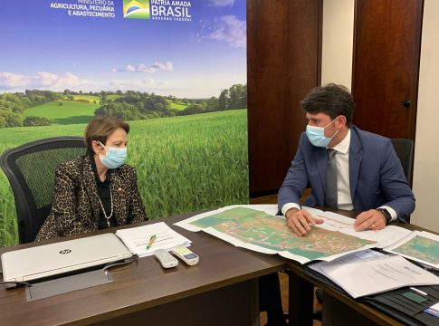 Em Brasília-DF, Thalles garante Motoniveladora e Pá Carregadeira para Itaquiraí
