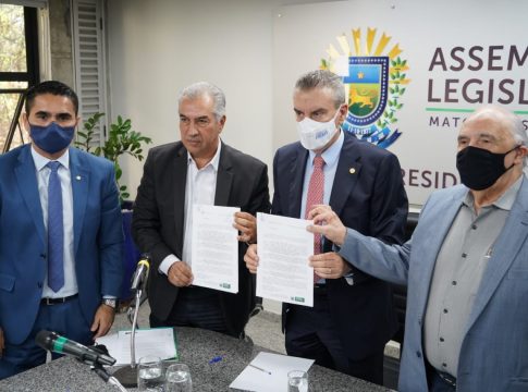 Reinaldo Azambuja leva projeto que reduz ICMS da conta de luz à Assembleia nesta terça