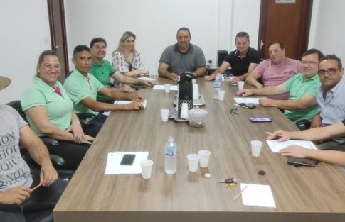 Vereadores e secretários municipais se reúnem para discutir emendas impositivas para as entidades municipais