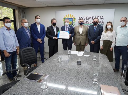 Homenageado na Assembleia Legislativa, ministro do Paraguai destaca relação positiva com MS