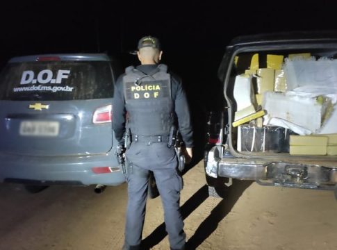 Carro é abandonado na rodovia com mais de uma tonelada de drogas em MS