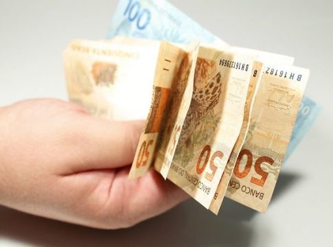 Governo de MS paga salários de novembro aos 81 mil servidores