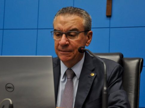 Presidente Paulo Corrêa defende novas diretrizes na educação básica