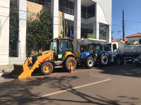 Município de Guaíra realiza solenidade de entrega de maquinários