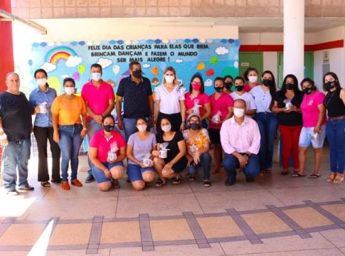 Prefeito Léo e vice Fabiana homenageiam servidores no 28 de outubro