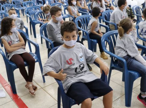 70 crianças guairenses são contempladas com o projeto Nadando Paraná