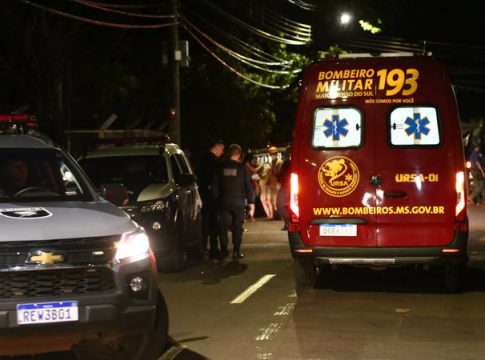 Bandidos atiraram 4 vezes e 11 policiais ajudaram reféns em Campo Grande