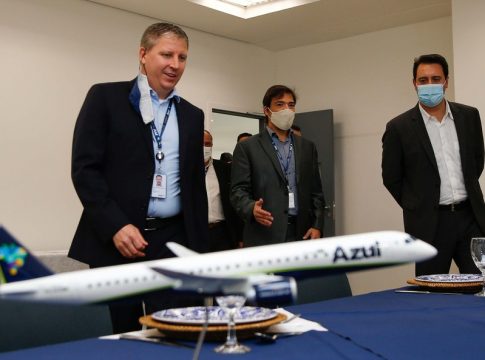 Governador Ratinho Junior anuncia que Guaíra terá linha aérea da Azul bem 2022