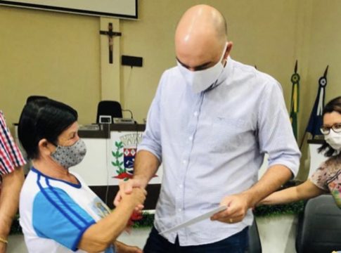 Dr. Bruno participa entrega cartões do Mais Social