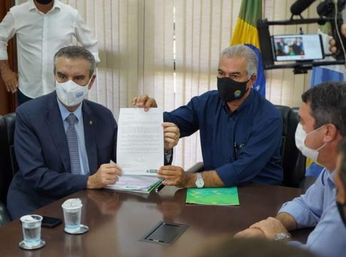 Reinaldo atende deputados e vai pagar décimo terceiro a famílias do Mais Social