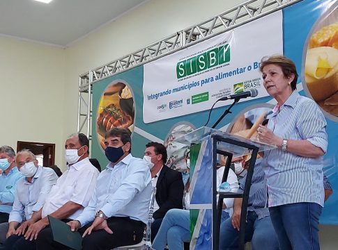 Em Iguatemi, Ministra Tereza Cristina entrega títulos para consórcios públicos de cinco estados