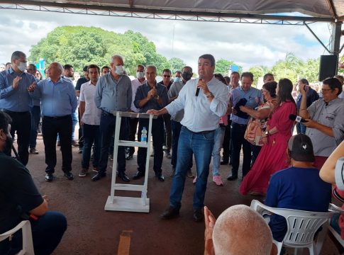 Em Mundo Novo Reinaldo e secretário Riedel autorizam R$ 6,5 milhões em recapeamento, esportes e saneamento