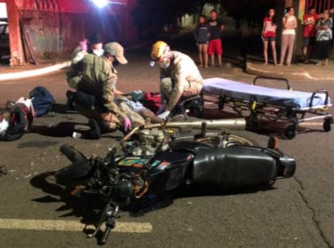 Motociclista fica em estado grave ao colidir contra traseira de veículo na Thyrson de Almeida