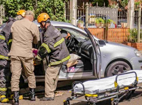 Motorista causa capotamento no Centro e foge sem prestar socorro em Campo Grande