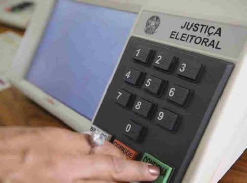 Mulher usa identidade de outra para votar em Bandeirantes e é levada para delegacia