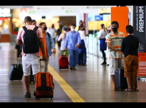 Pandemia causa suspensão de 4.500 voos em todo o mundo