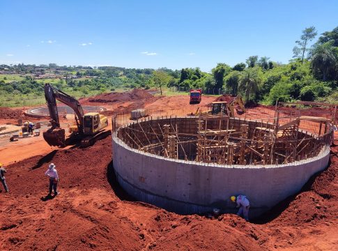 Estação de Tratamento de Esgoto está na fase de escavação para decantador e obra necessita de dois carpinteiros