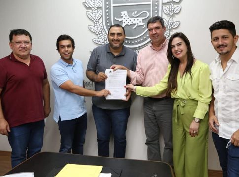 Prefeito Paulão e secretário Riedel anunciam praça pública no Bairro Itaipu
