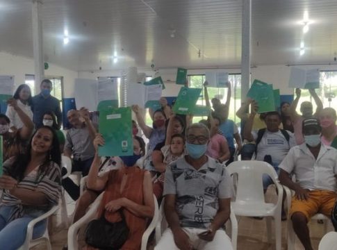 Prefeitura de Itaquiraí entrega títulos de propriedades urbana